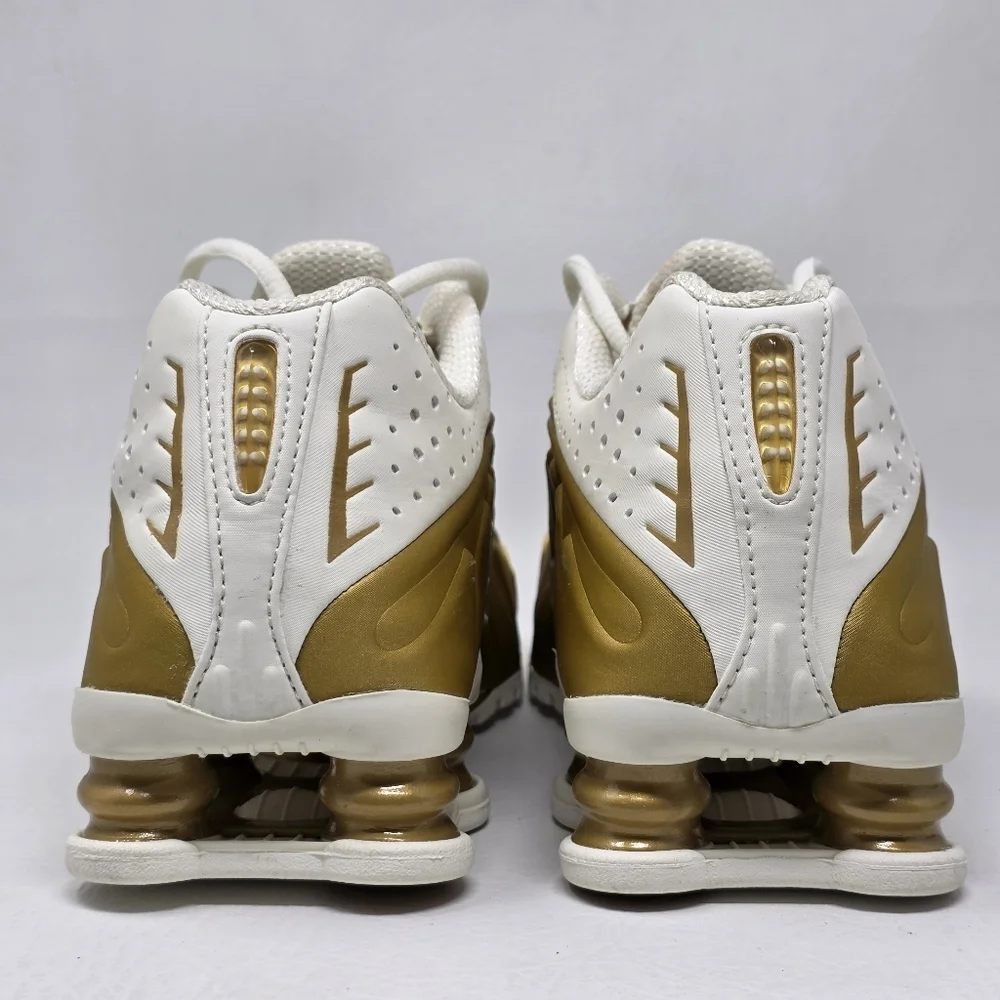 Nike Shox R4 Womens Sz 6.5 Soft Pearl/Metallic Gold Sneakers AR3565-010 New